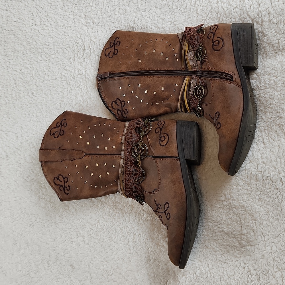 Brown Western Cowboy Cowgirl boots with ankle straps, so cute!!! Girls 2.
